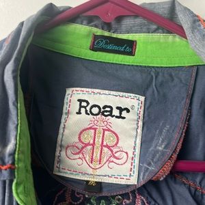 Med stretchy tapered women’s razor shirt